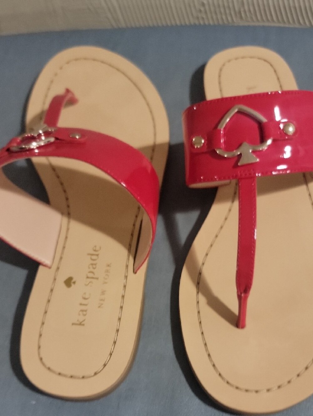 kate spade Red Patent T-Strap Slide Sandals with Gold Logo - Picture 2 of 3
